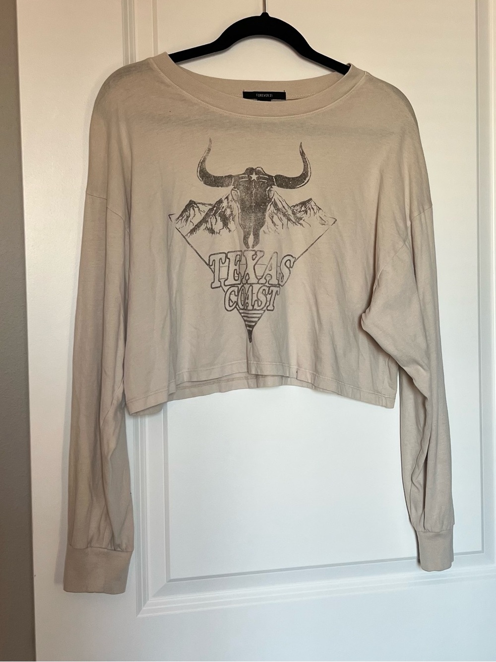 Forever 21 Beige Cropped Graphic Long-Sleeve Top